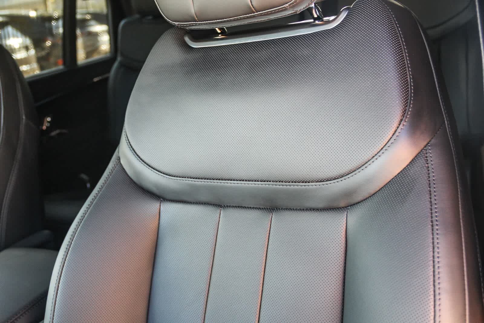 Thumbnail: 2025 Land Rover Range Rover - 23