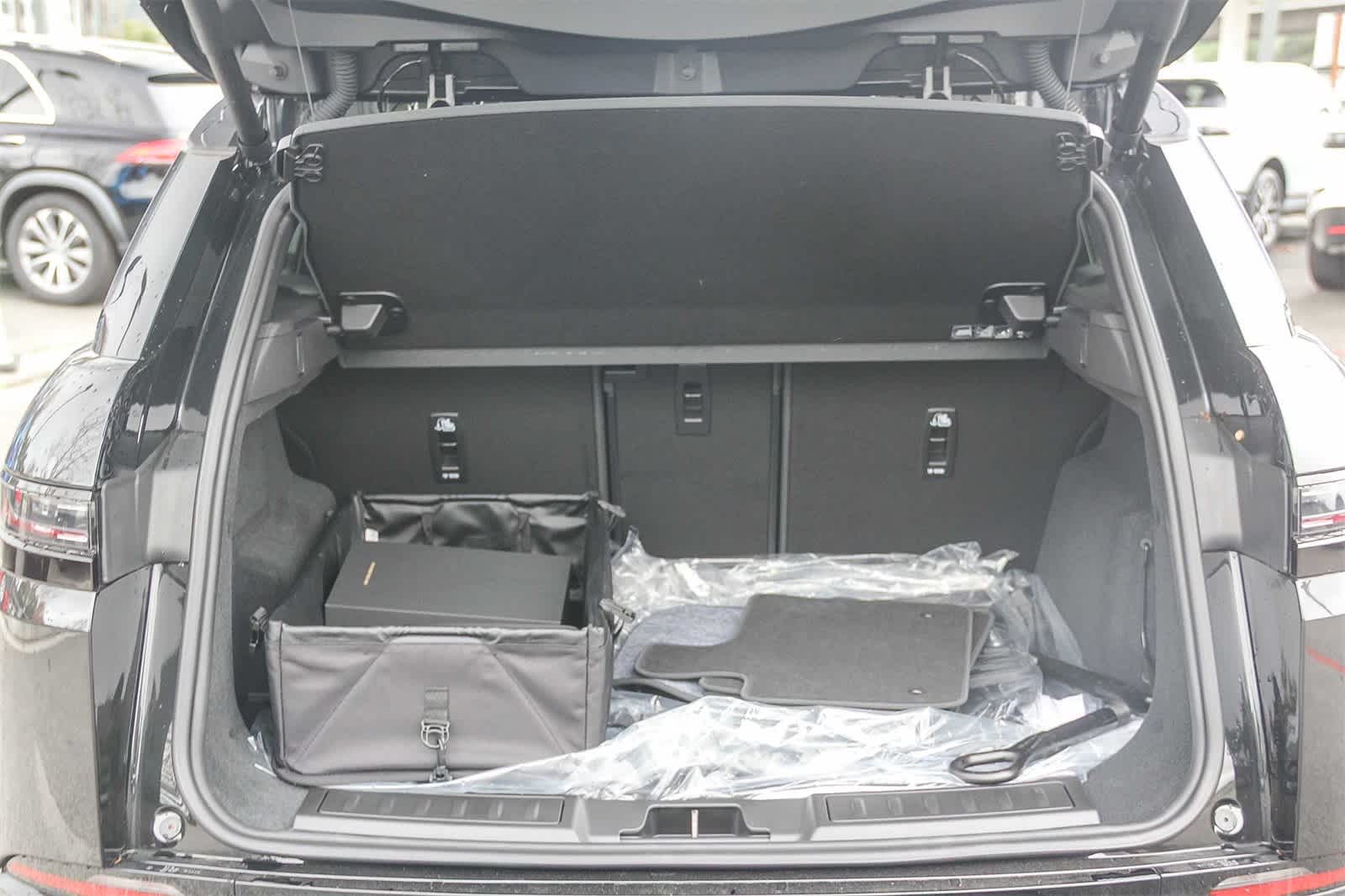 Thumbnail: 2026 Land Rover Range Rover Evoque - 21