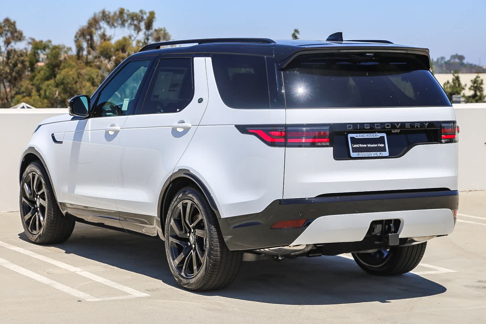 Thumbnail: 2025 Land Rover Discovery - 6