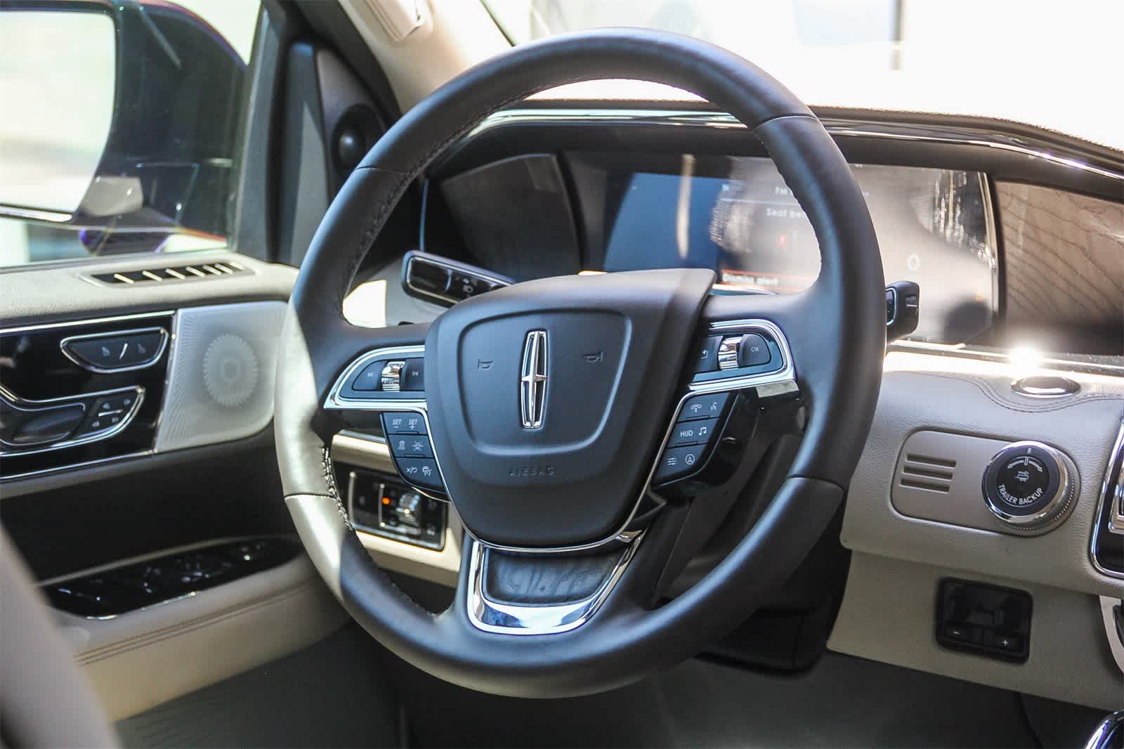 Thumbnail: 2023 Lincoln Navigator - 15