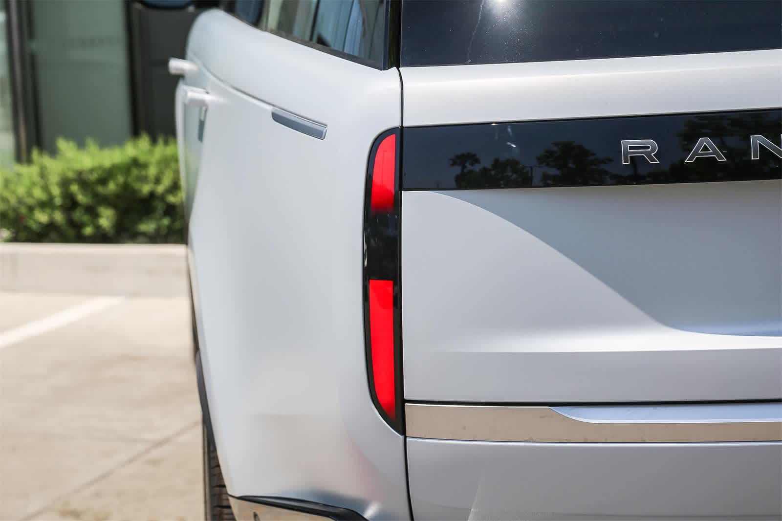 Thumbnail: 2025 Land Rover Range Rover - 9