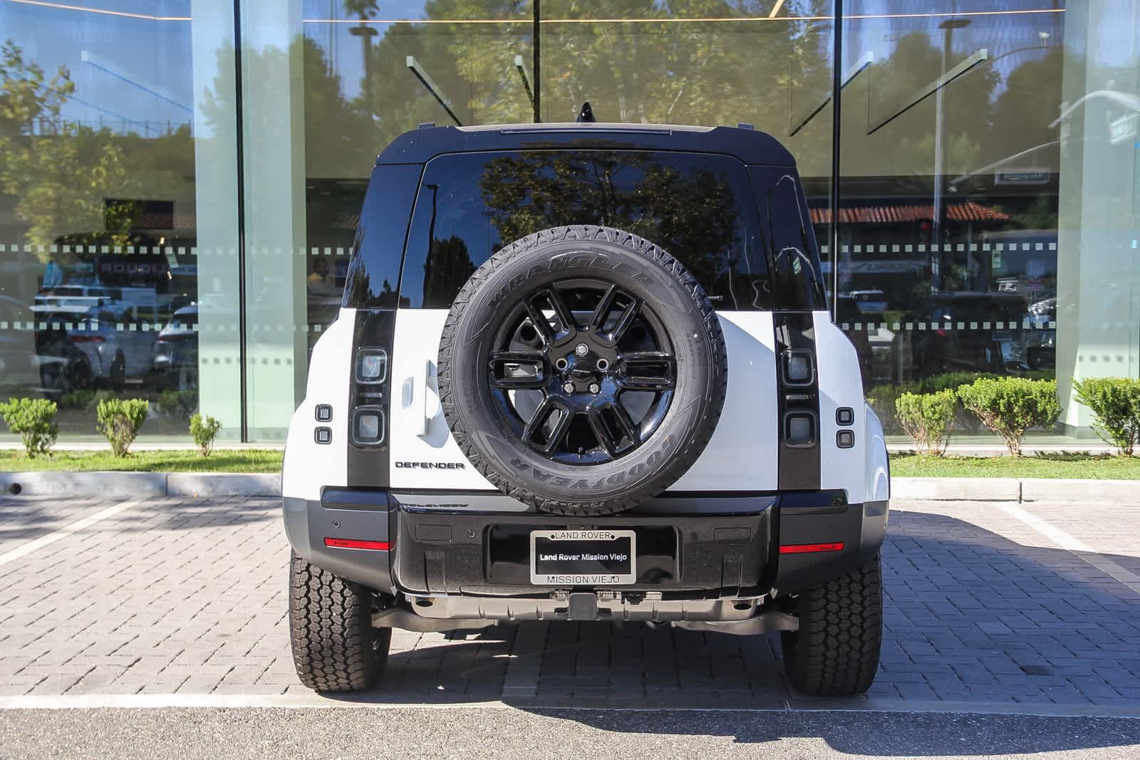 Thumbnail: 2026 Land Rover Defender - 5