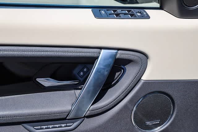 Thumbnail: 2024 Land Rover Discovery Sport - 21