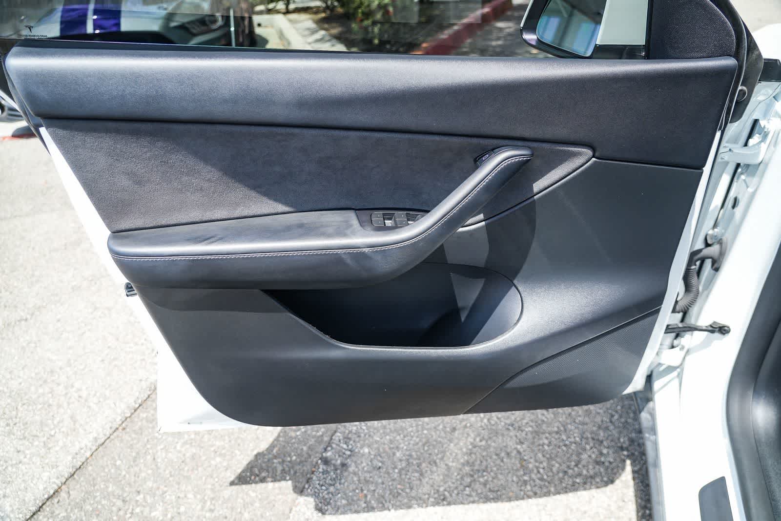 Thumbnail: 2022 Tesla Model Y - 17