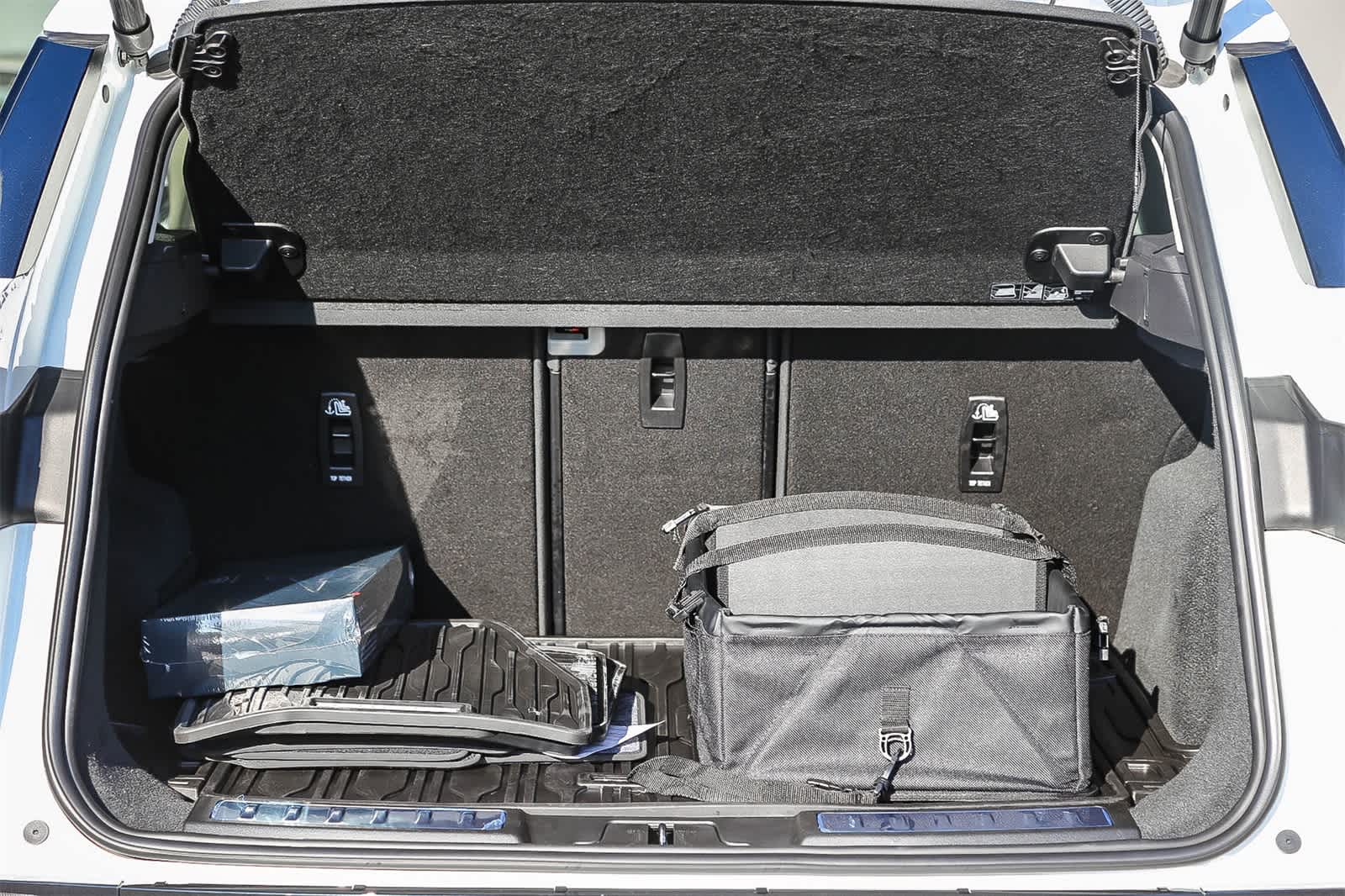 Thumbnail: 2025 Land Rover Range Rover Evoque - 24