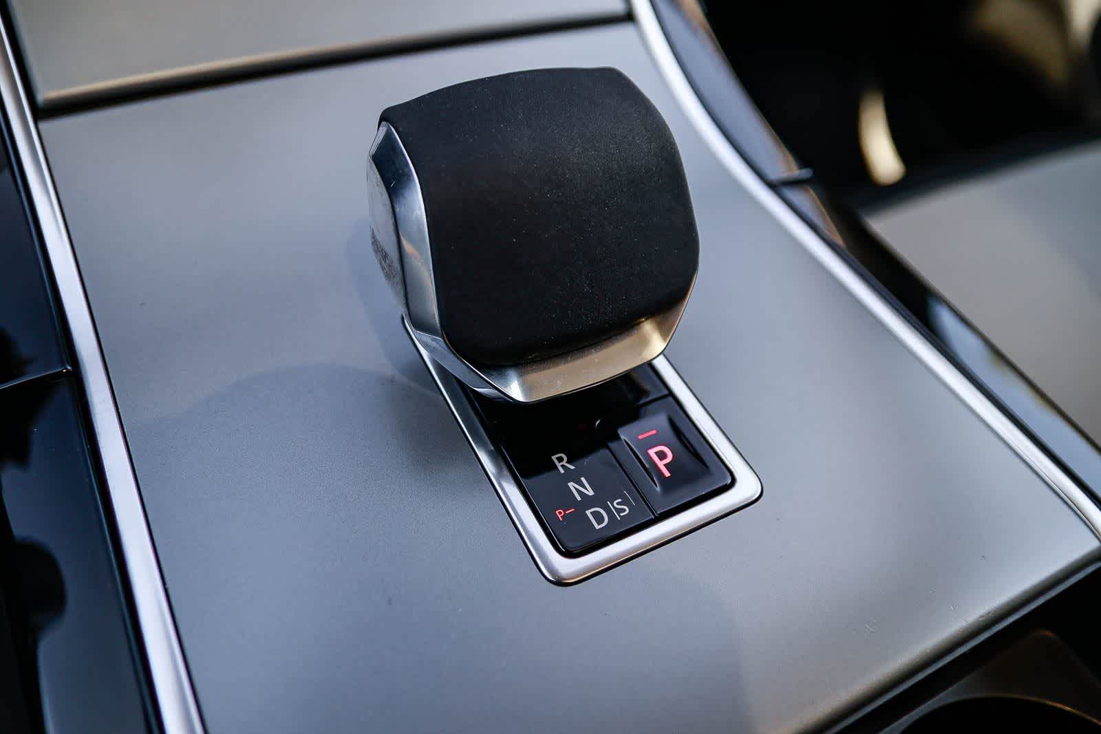 Thumbnail: 2025 Land Rover Range Rover Velar - 24