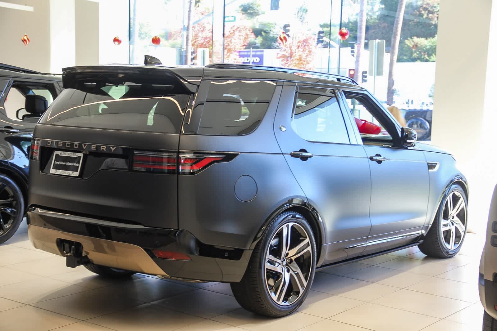 Thumbnail: 2026 Land Rover Discovery - 9