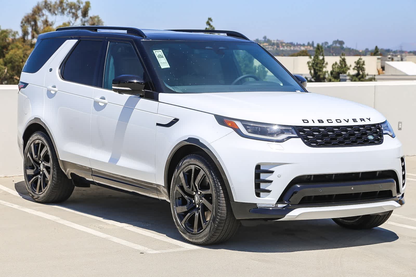 Thumbnail: 2025 Land Rover Discovery - 3
