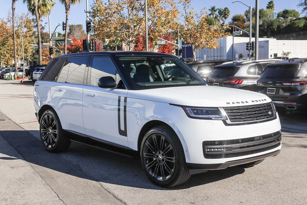 New 2025 Land Rover Range Rover SE SUV