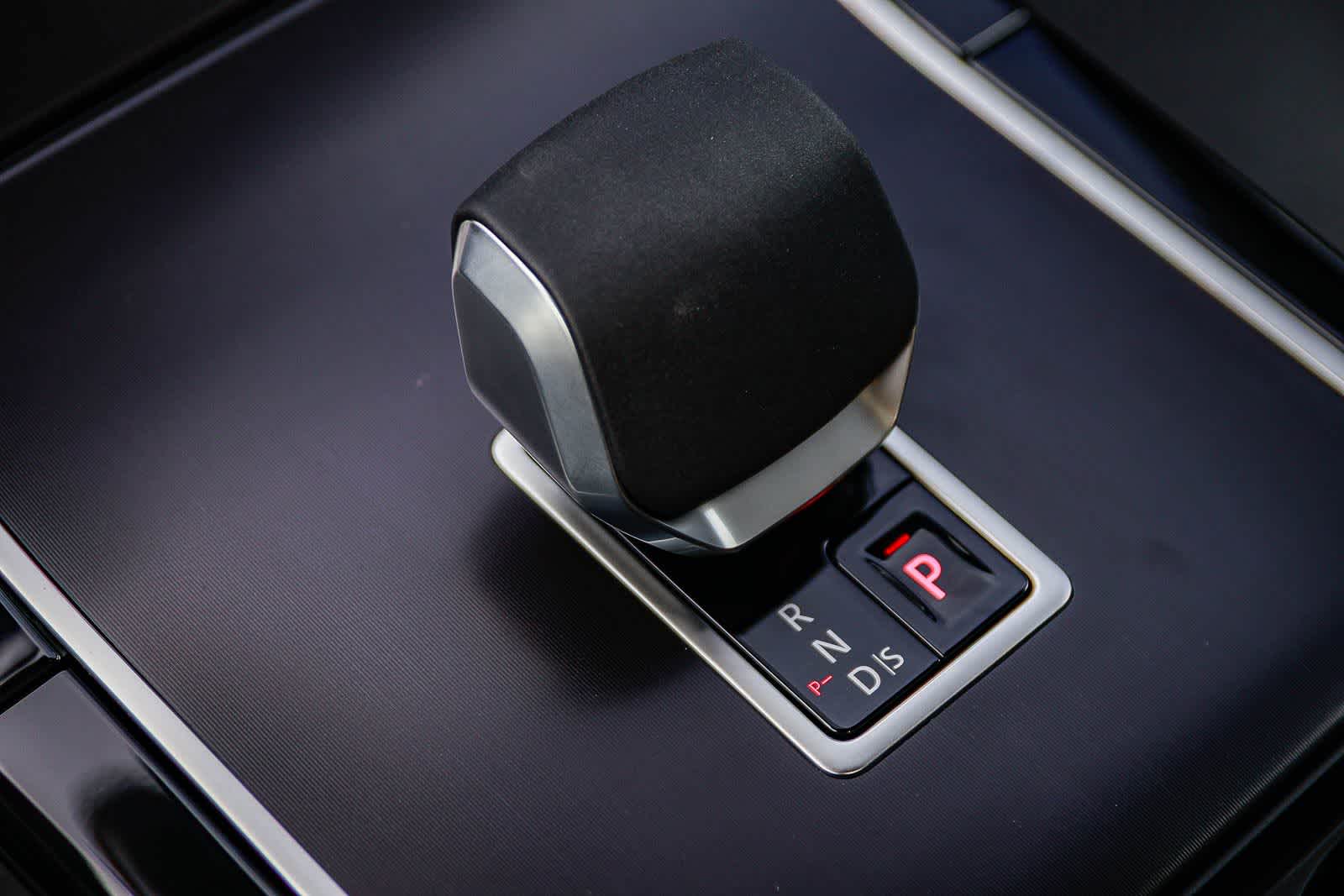 Thumbnail: 2026 Land Rover Range Rover Velar - 24