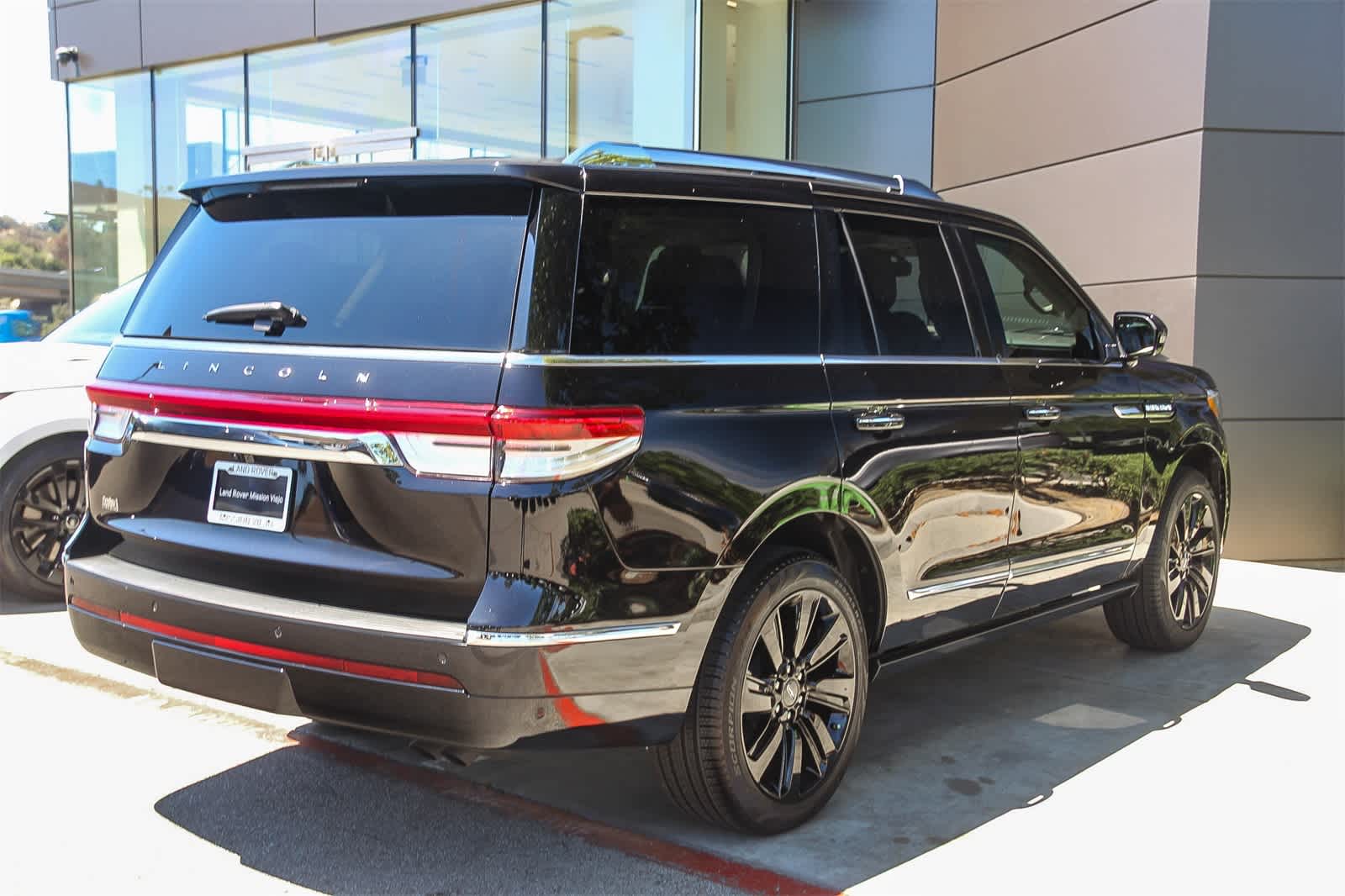 Thumbnail: 2023 Lincoln Navigator - 6