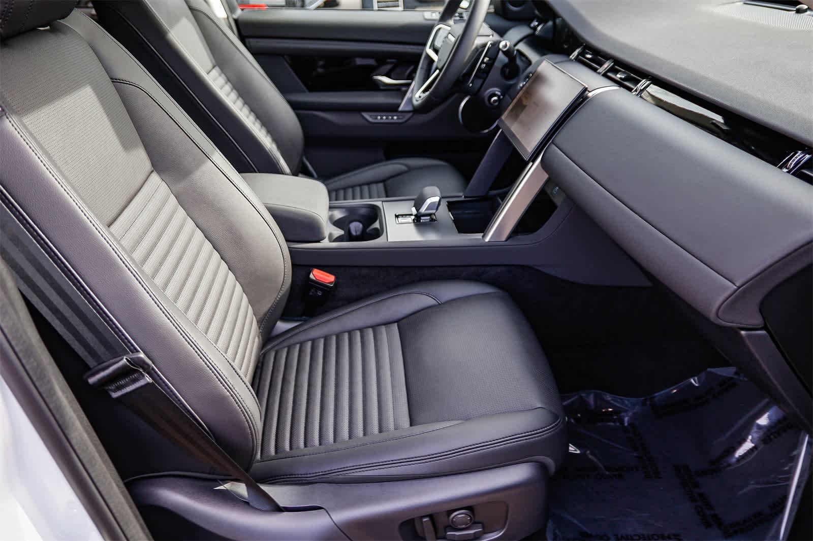 Thumbnail: 2025 Land Rover Discovery Sport - 17