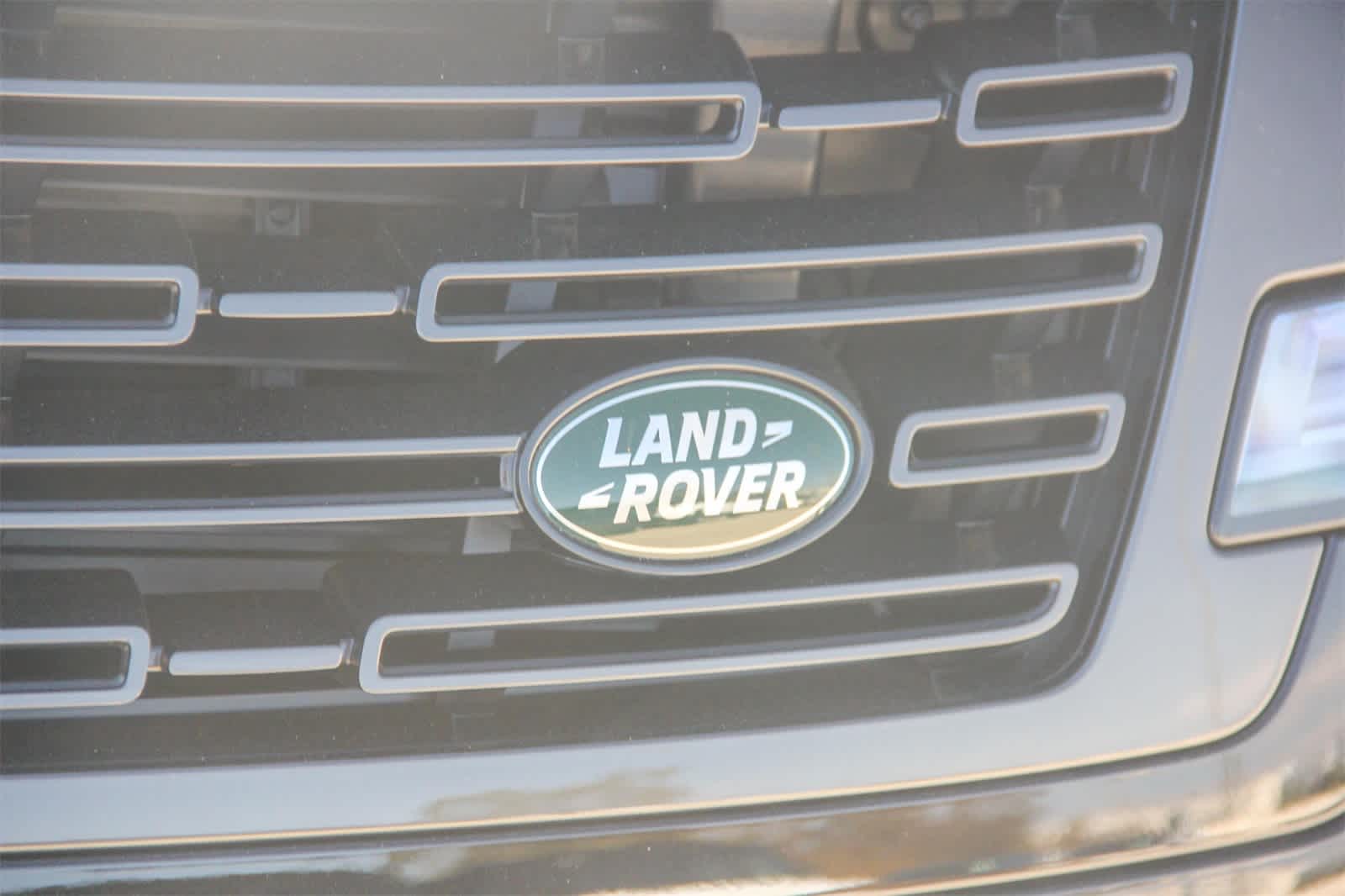 Thumbnail: 2025 Land Rover Range Rover - 11
