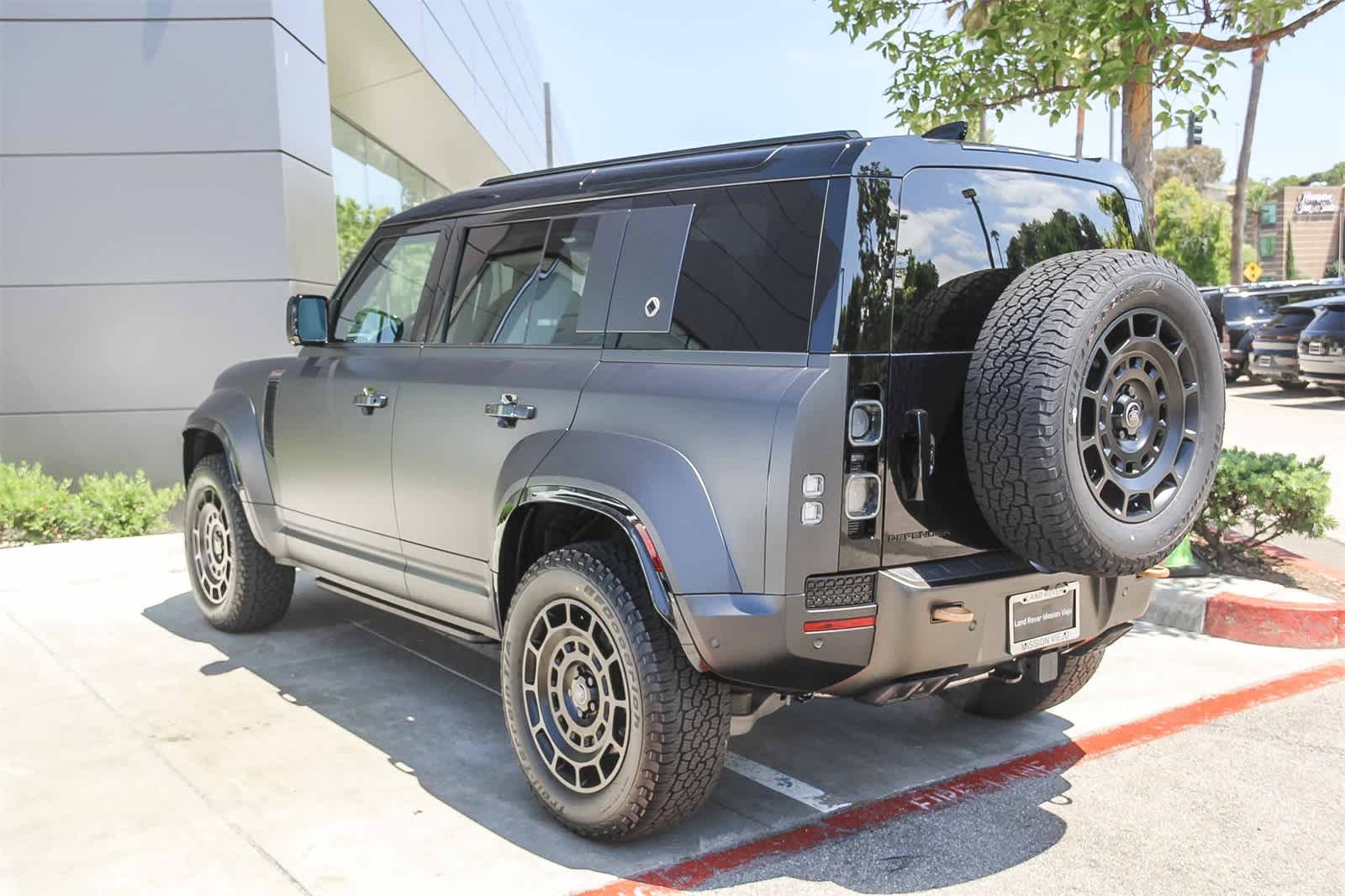 Thumbnail: 2025 Land Rover Defender - 4