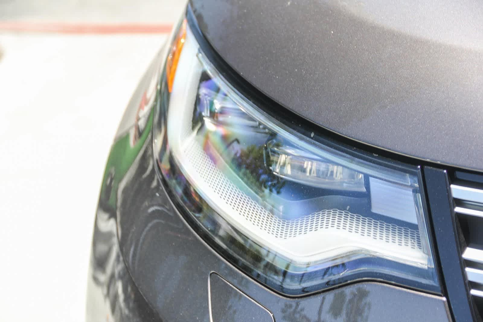 Thumbnail: 2025 Land Rover Discovery - 10