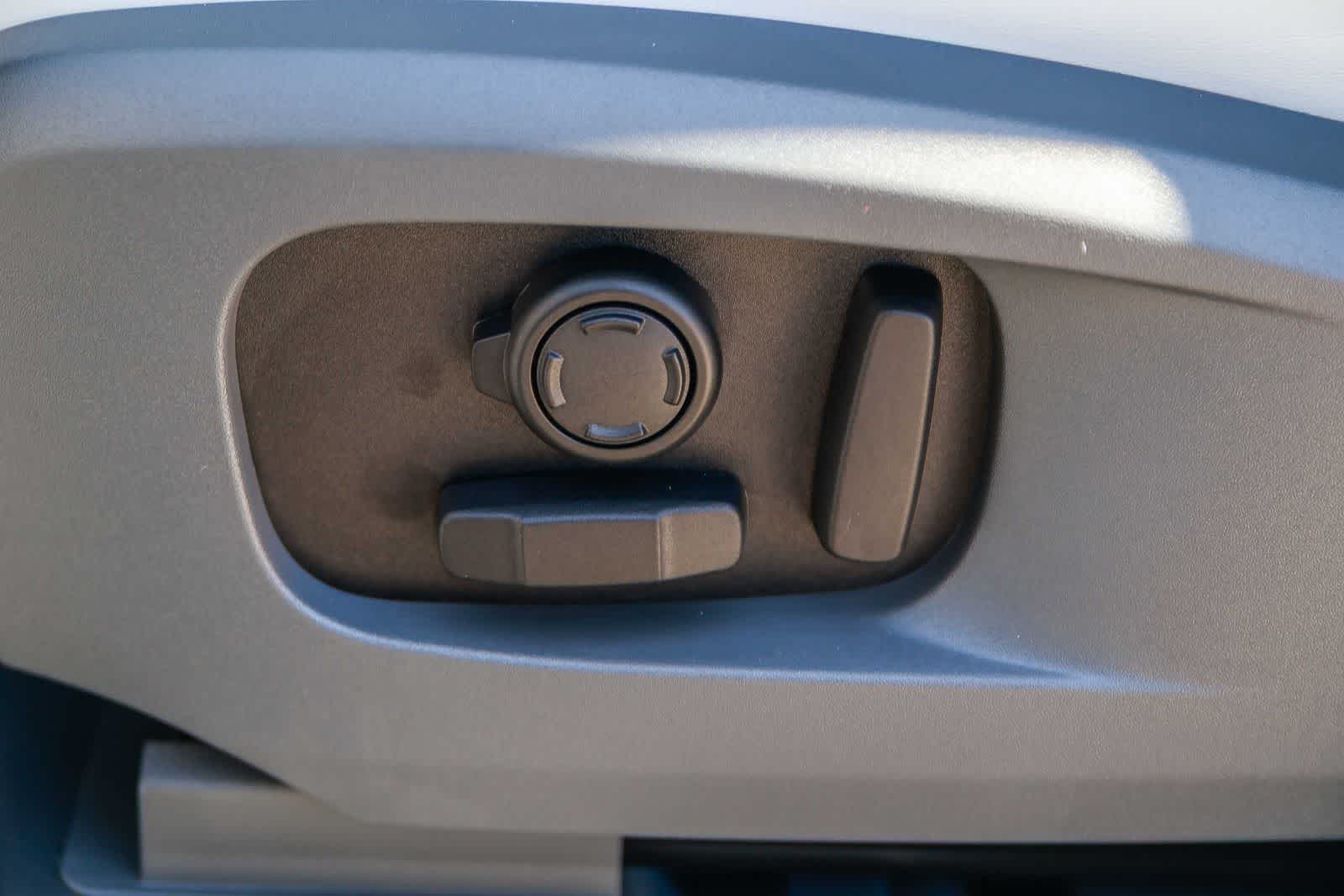 Thumbnail: 2026 Land Rover Defender - 22