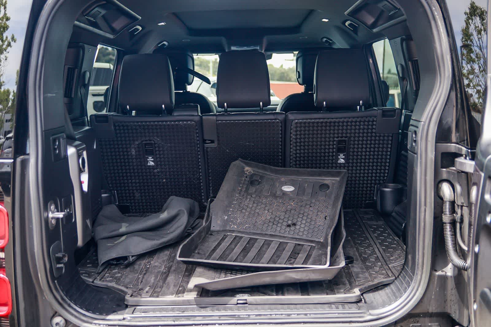 Thumbnail: 2023 Land Rover Defender - 29