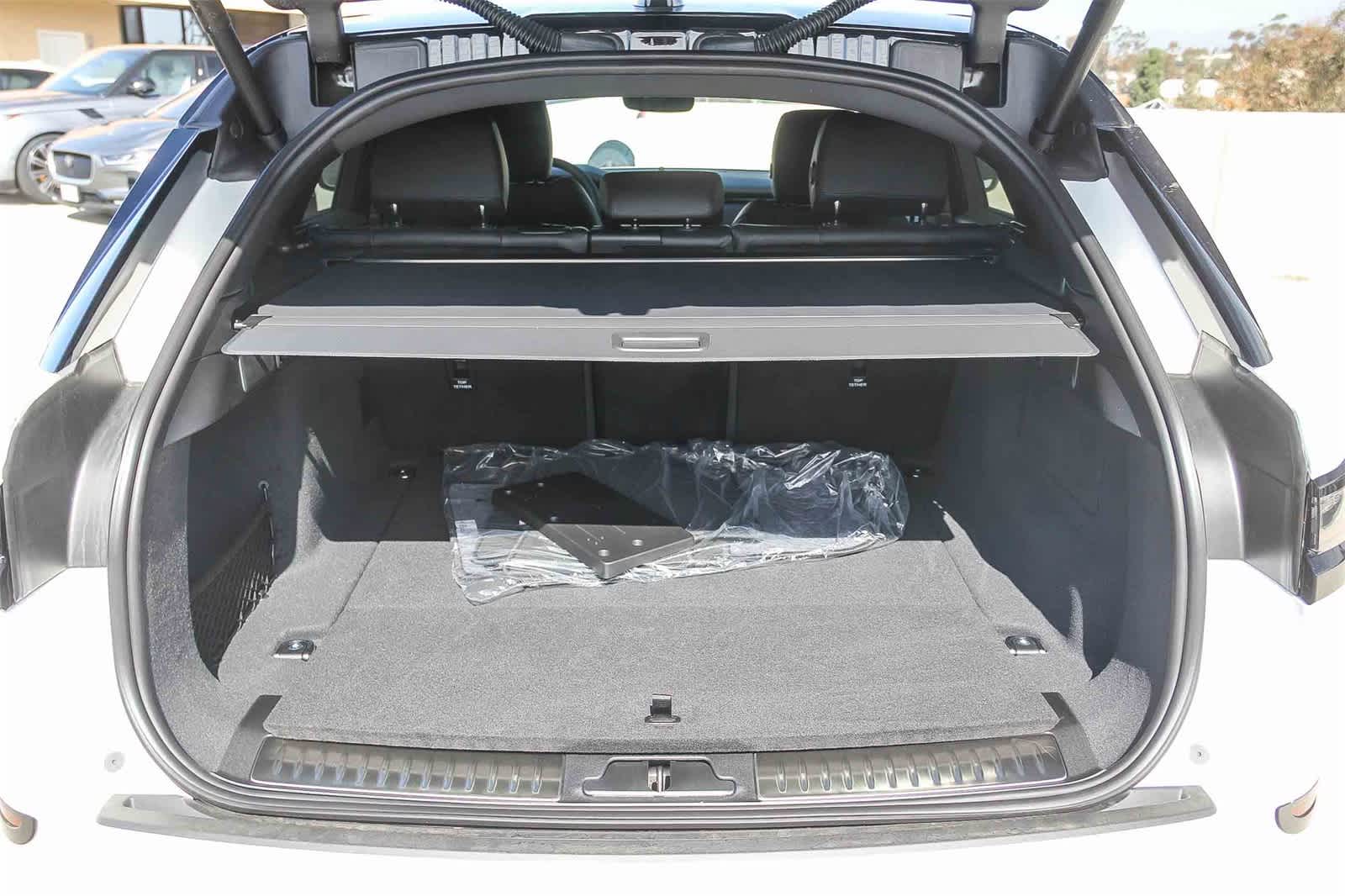 Thumbnail: 2026 Land Rover Range Rover Velar - 21