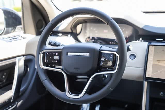 Thumbnail: 2024 Land Rover Discovery Sport - 15