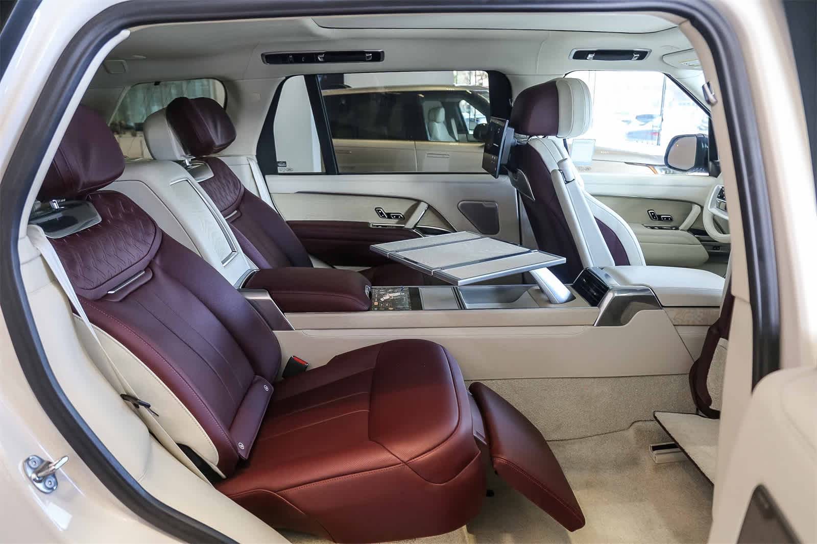 Thumbnail: 2024 Land Rover Range Rover - 16