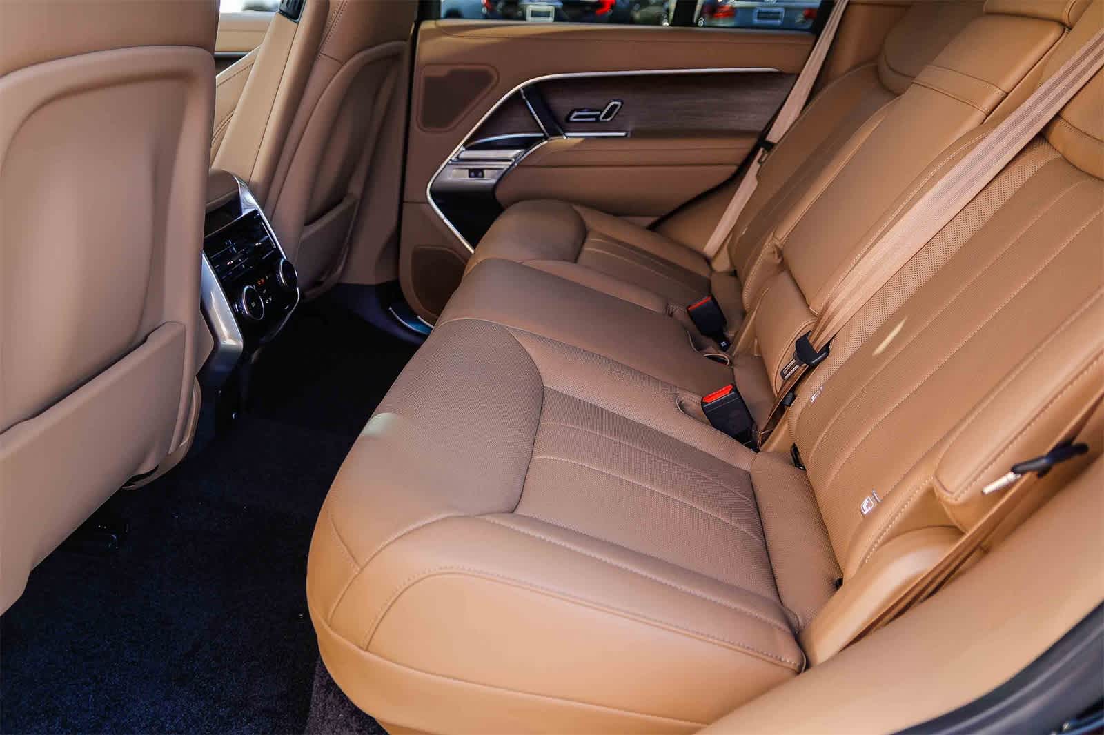 Thumbnail: 2026 Land Rover Range Rover - 18