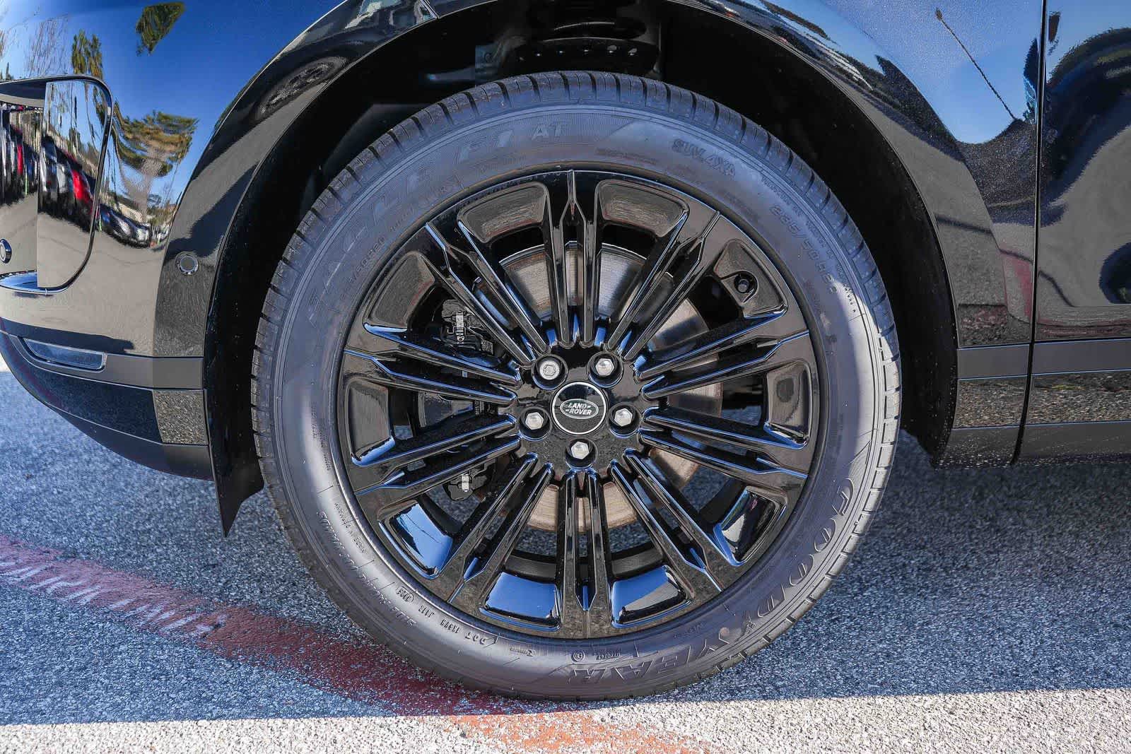 Thumbnail: 2026 Land Rover Range Rover Evoque - 9