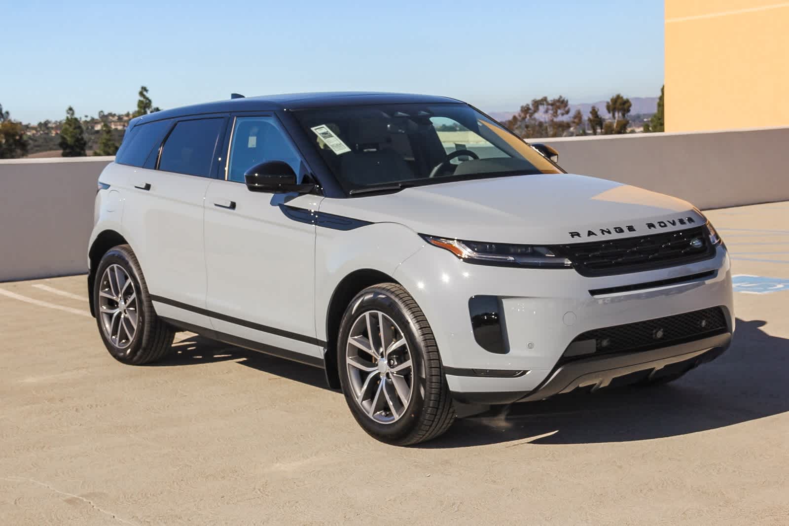 Thumbnail: 2026 Land Rover Range Rover Evoque - 3