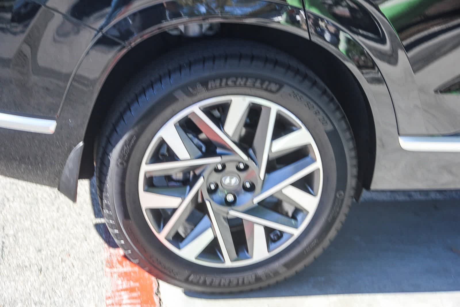 Thumbnail: 2023 Hyundai Santa Fe - 8