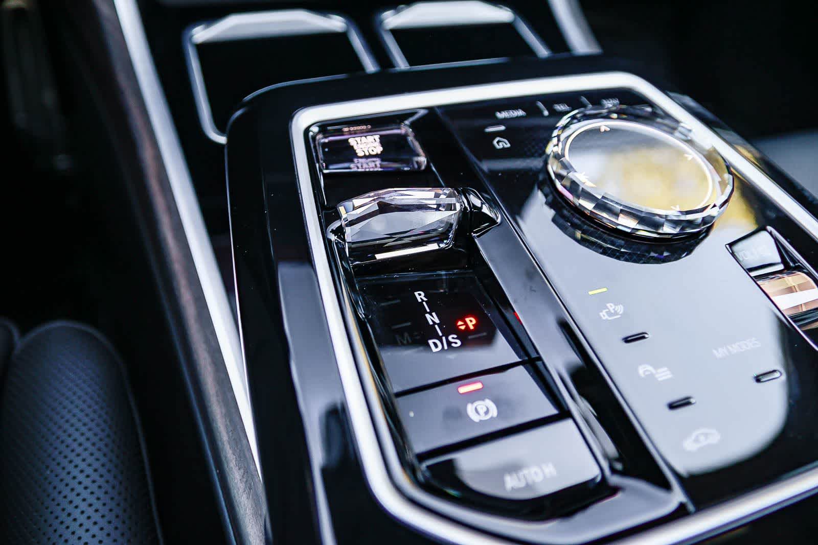 Thumbnail: 2024 BMW 7 Series - 24