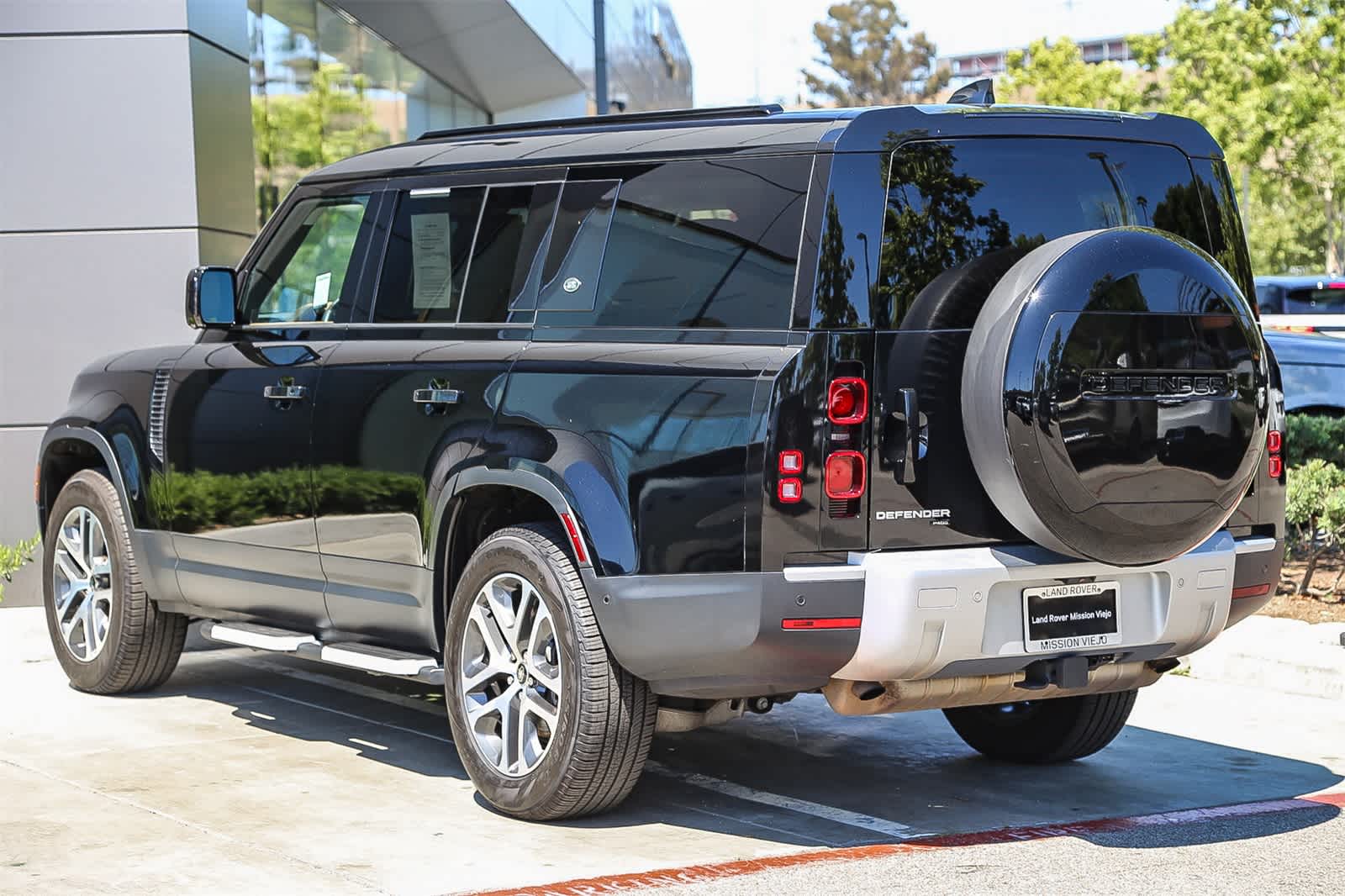 Thumbnail: 2023 Land Rover Defender - 6