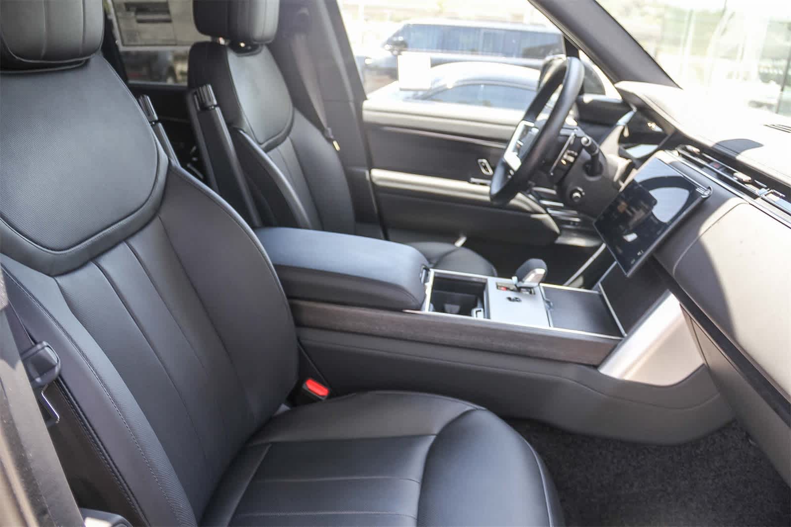 Thumbnail: 2023 Land Rover Range Rover - 21