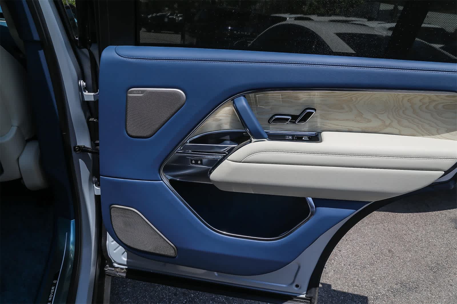 Thumbnail: 2025 Land Rover Range Rover - 21