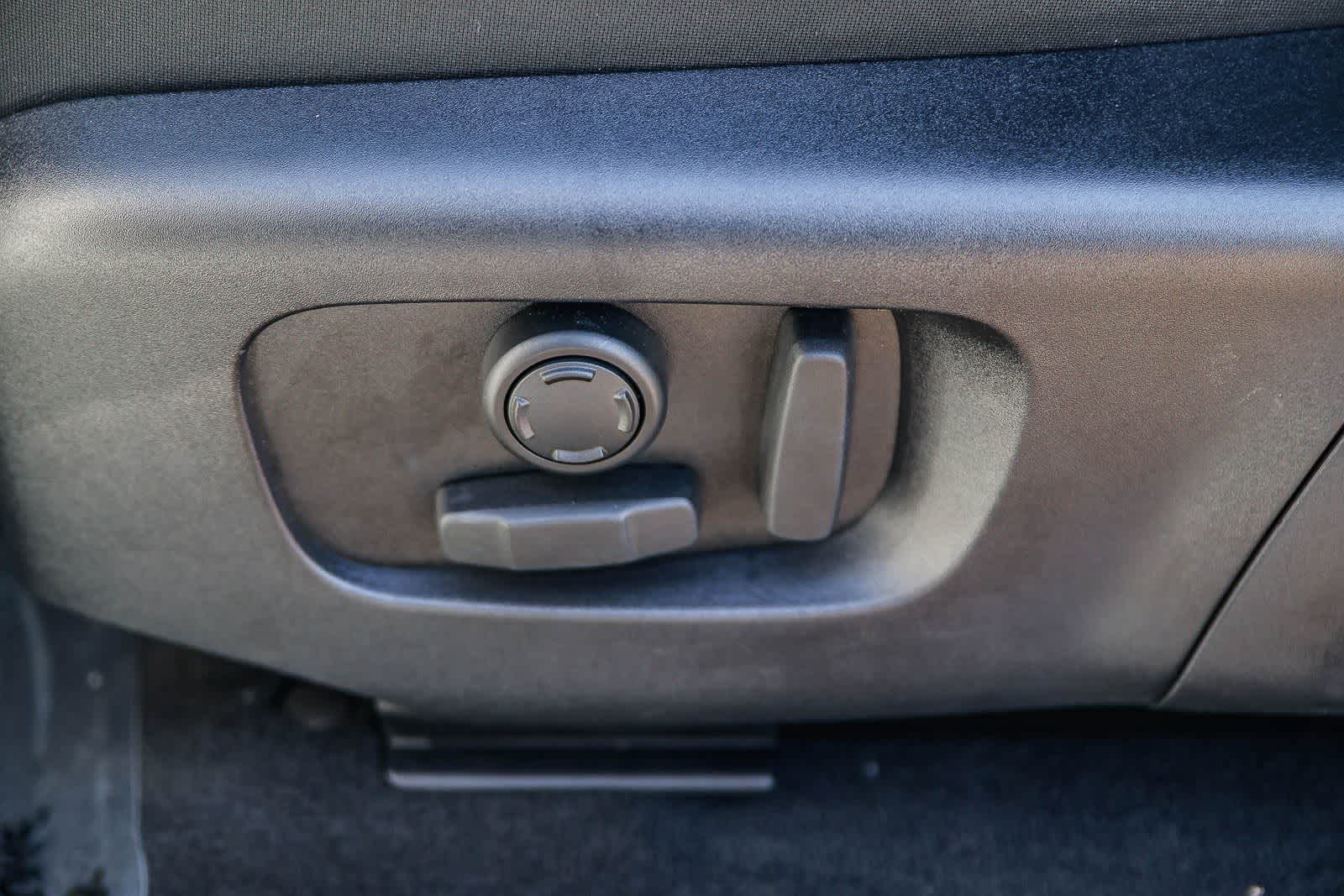 Thumbnail: 2026 Land Rover Range Rover Evoque - 22