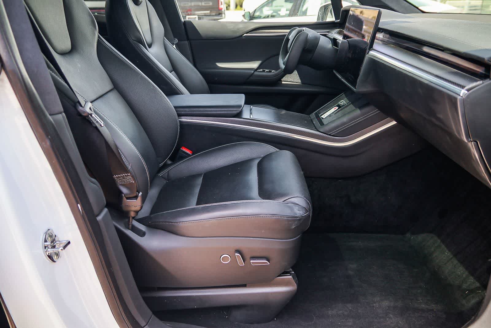 Thumbnail: 2022 Tesla Model X - 17