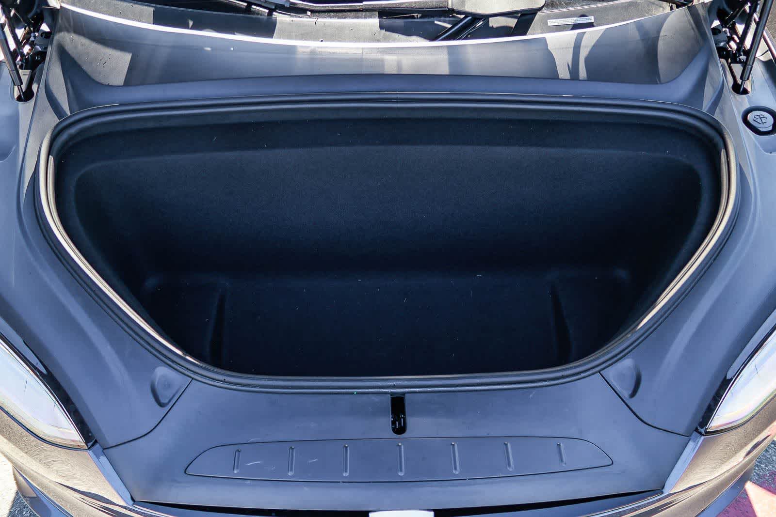 Thumbnail: 2023 Tesla Model X - 29