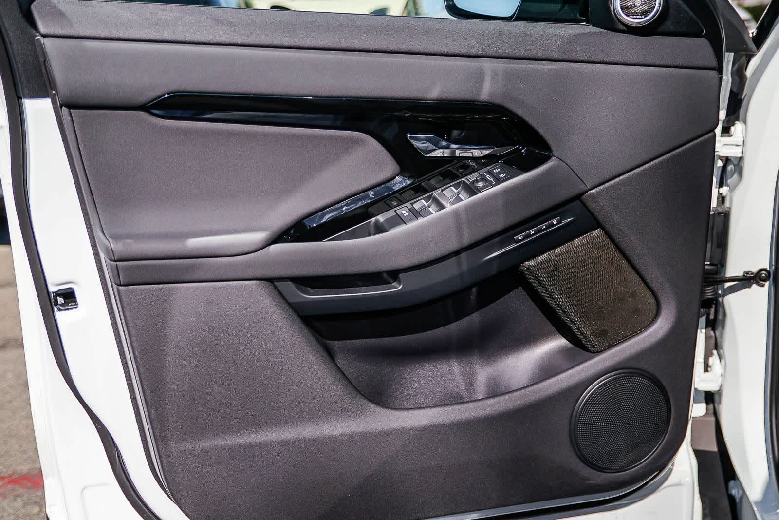 Thumbnail: 2026 Land Rover Range Rover Evoque - 21