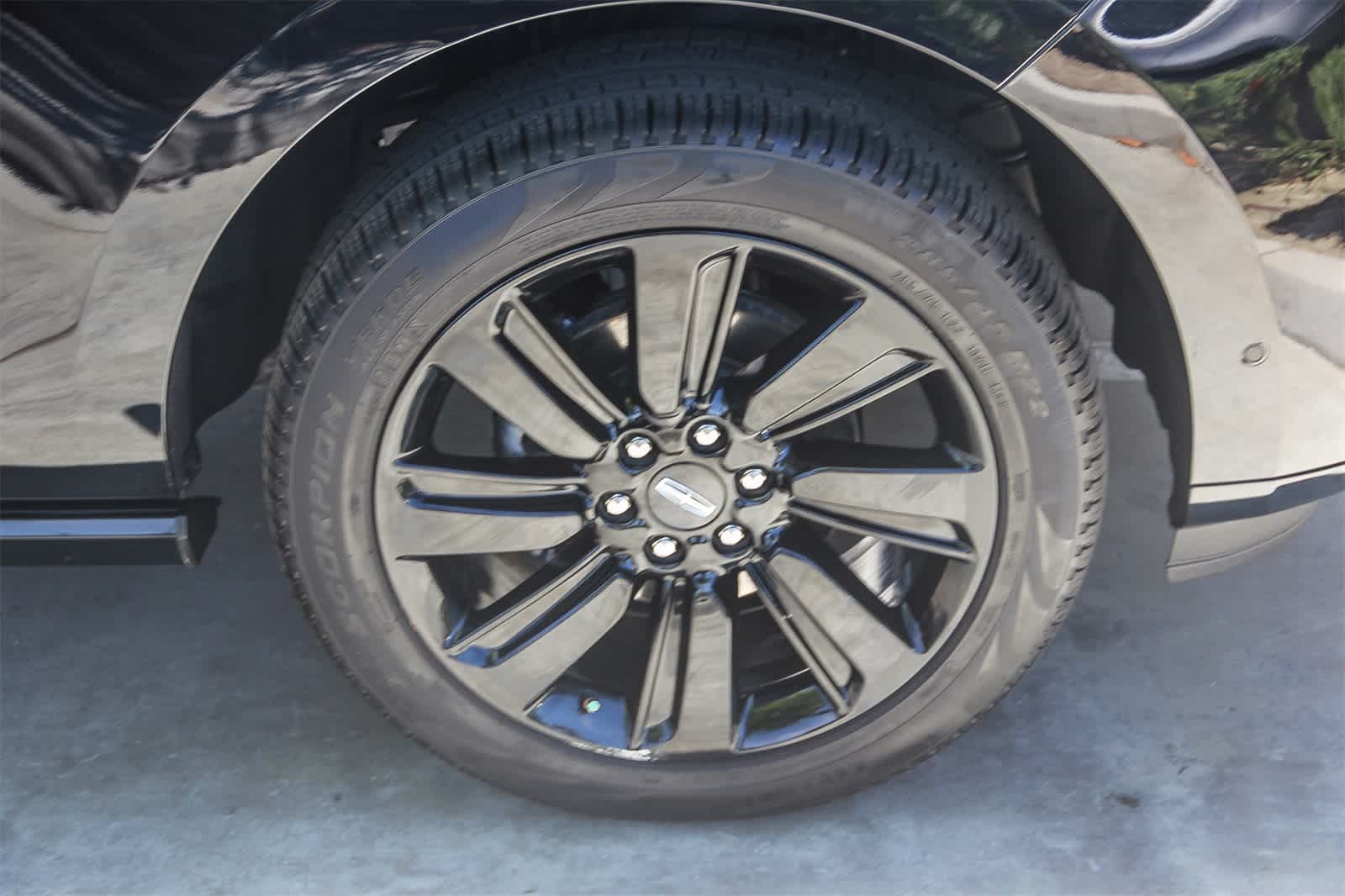 Thumbnail: 2023 Lincoln Navigator - 9