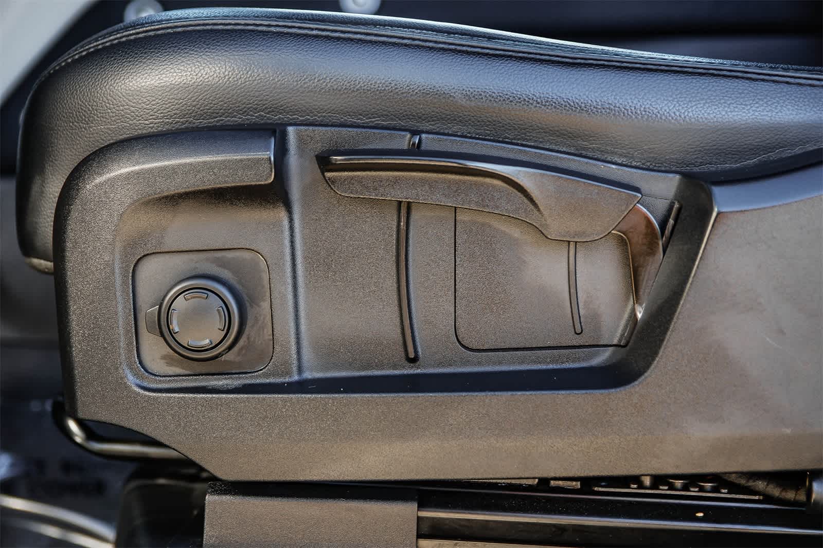 Thumbnail: 2022 Land Rover Defender - 14