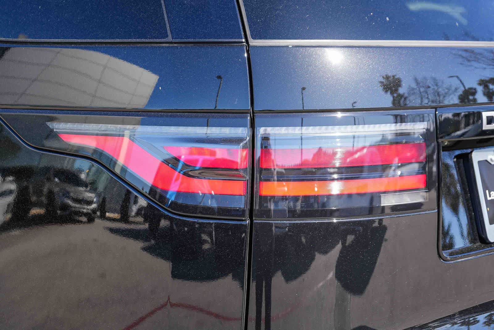 Thumbnail: 2026 Land Rover Discovery - 7