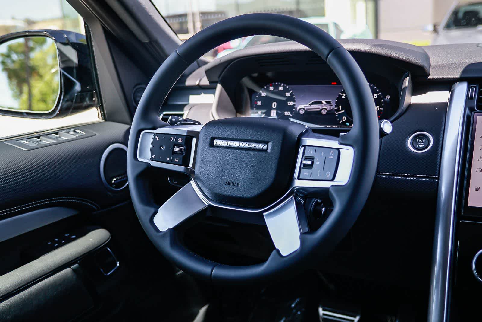 Thumbnail: 2026 Land Rover Discovery - 15