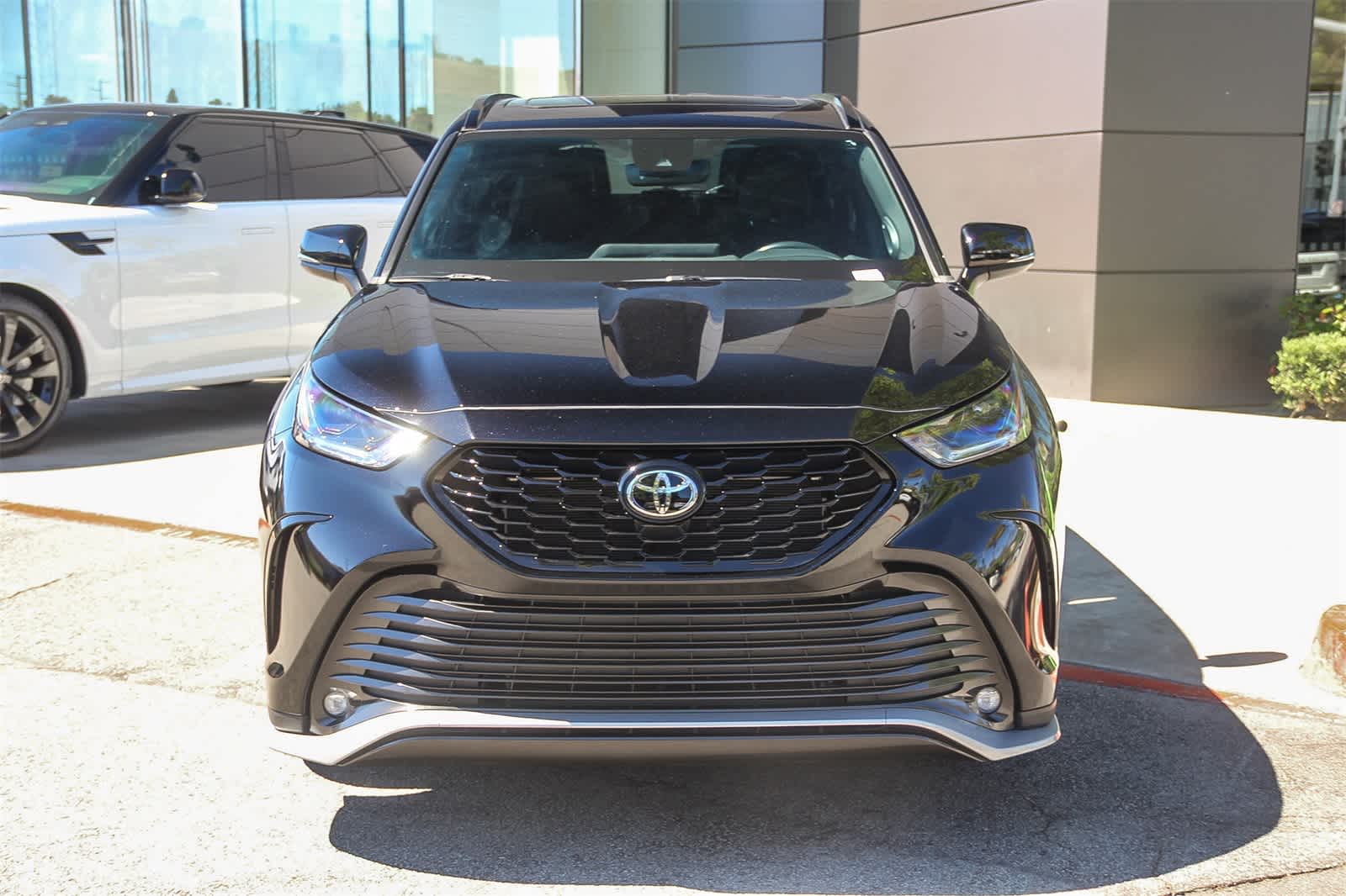 Thumbnail: 2023 Toyota Highlander - 2