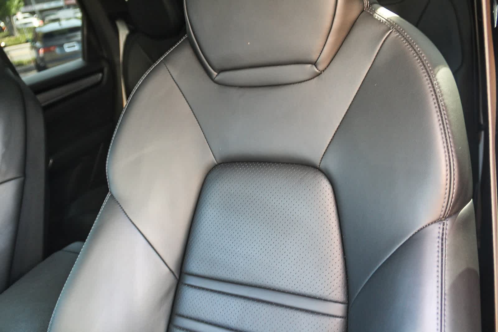 Thumbnail: 2023 Porsche Cayenne - 25