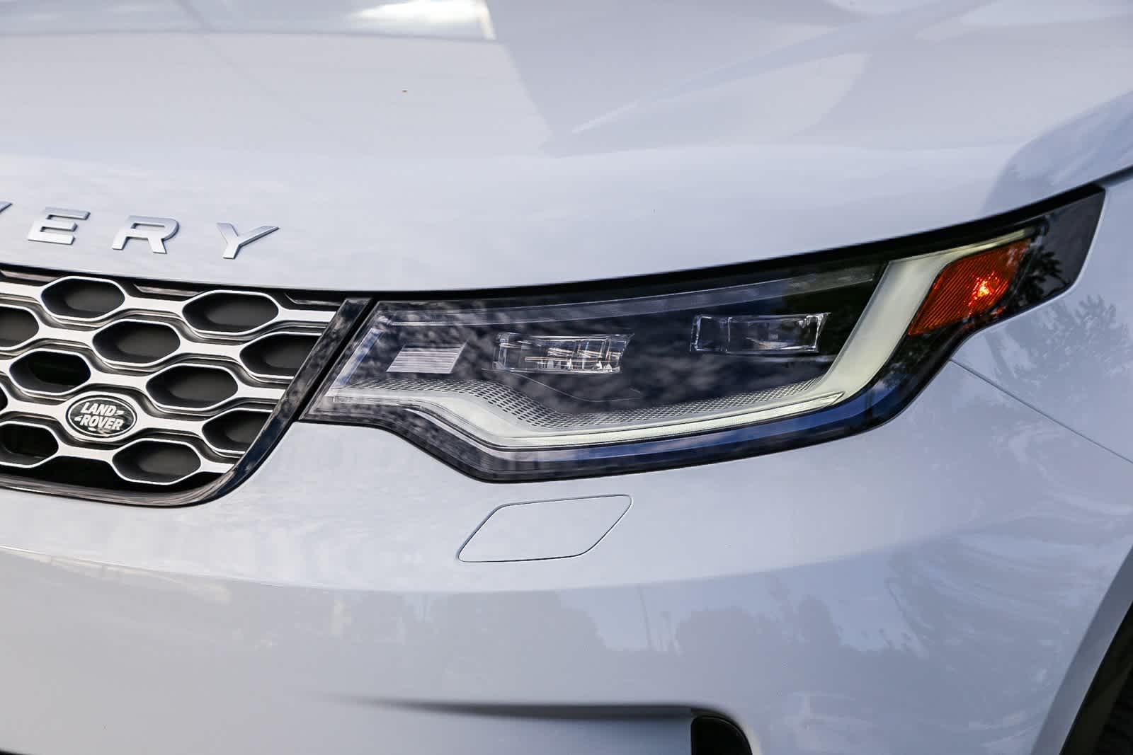 Thumbnail: 2026 Land Rover Discovery - 4