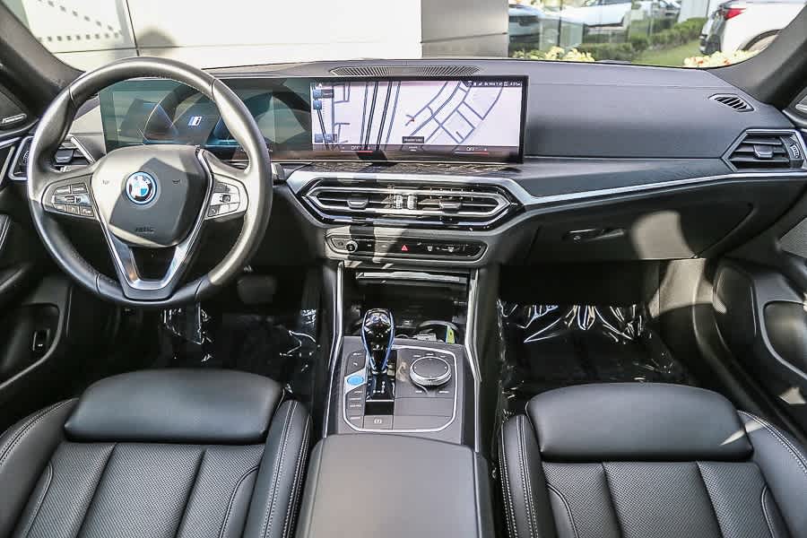 Thumbnail: 2022 BMW i4 - 12