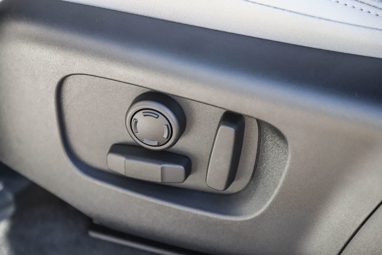 Thumbnail: 2026 Land Rover Range Rover Evoque - 20