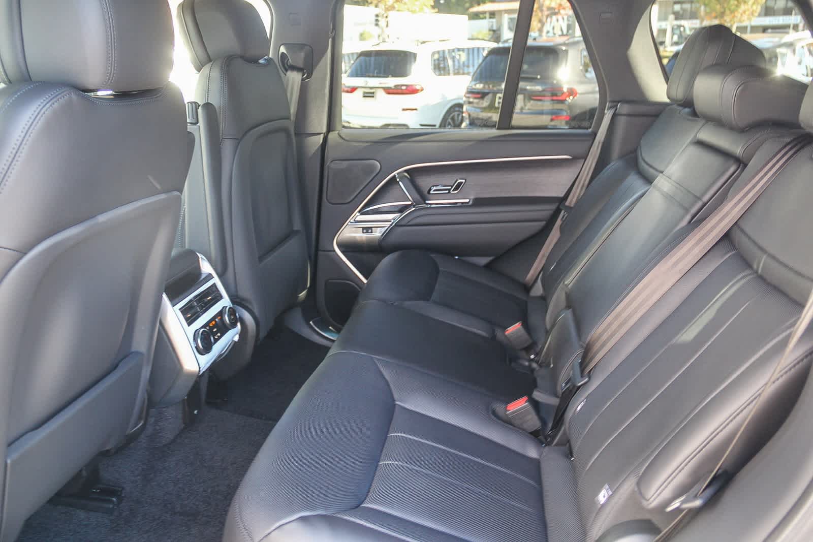 Thumbnail: 2025 Land Rover Range Rover - 16