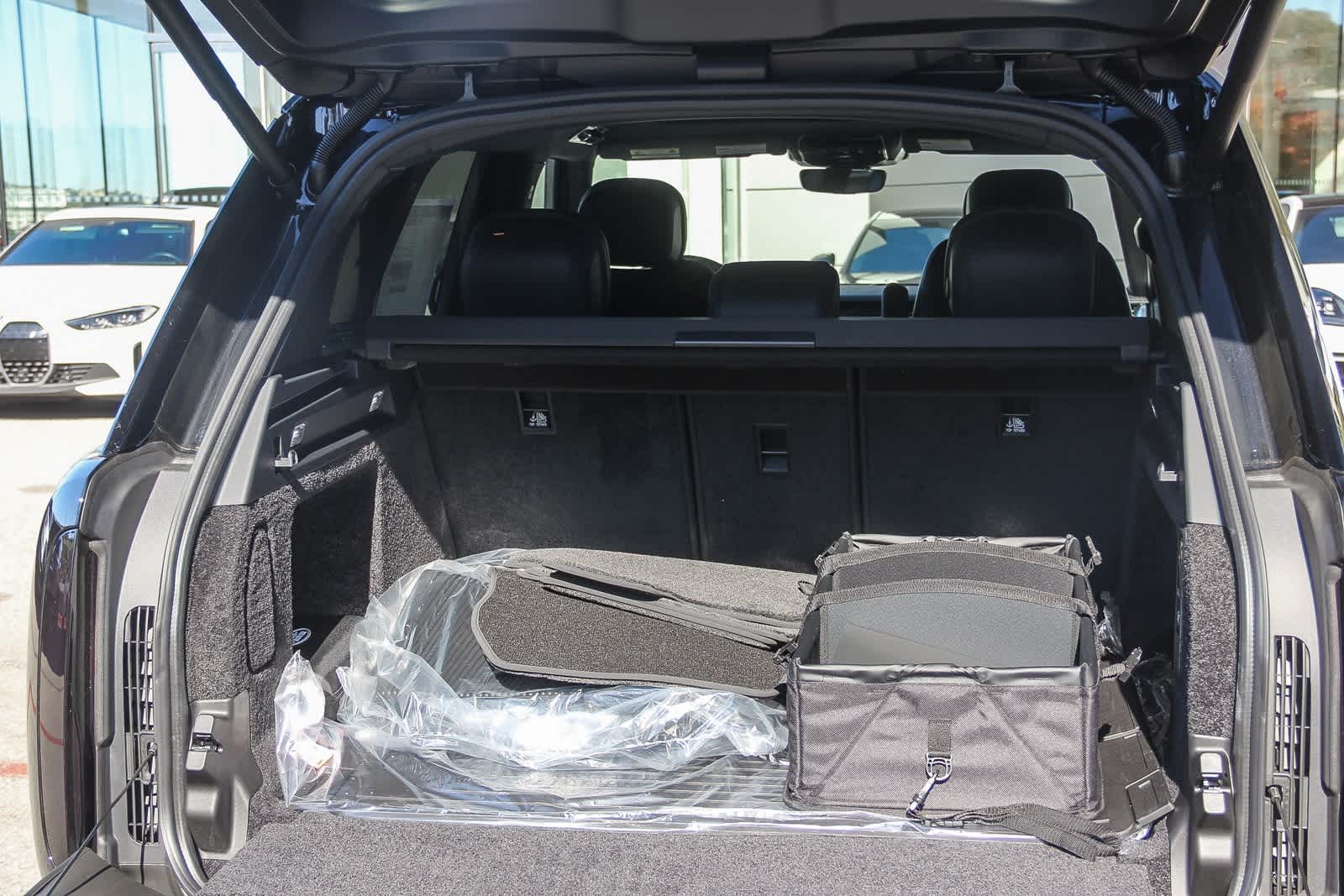 Thumbnail: 2025 Land Rover Range Rover - 21