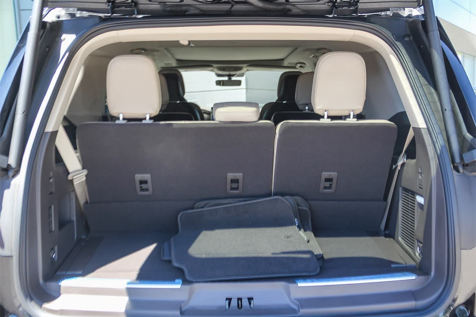 Thumbnail: 2023 Lincoln Navigator - 24