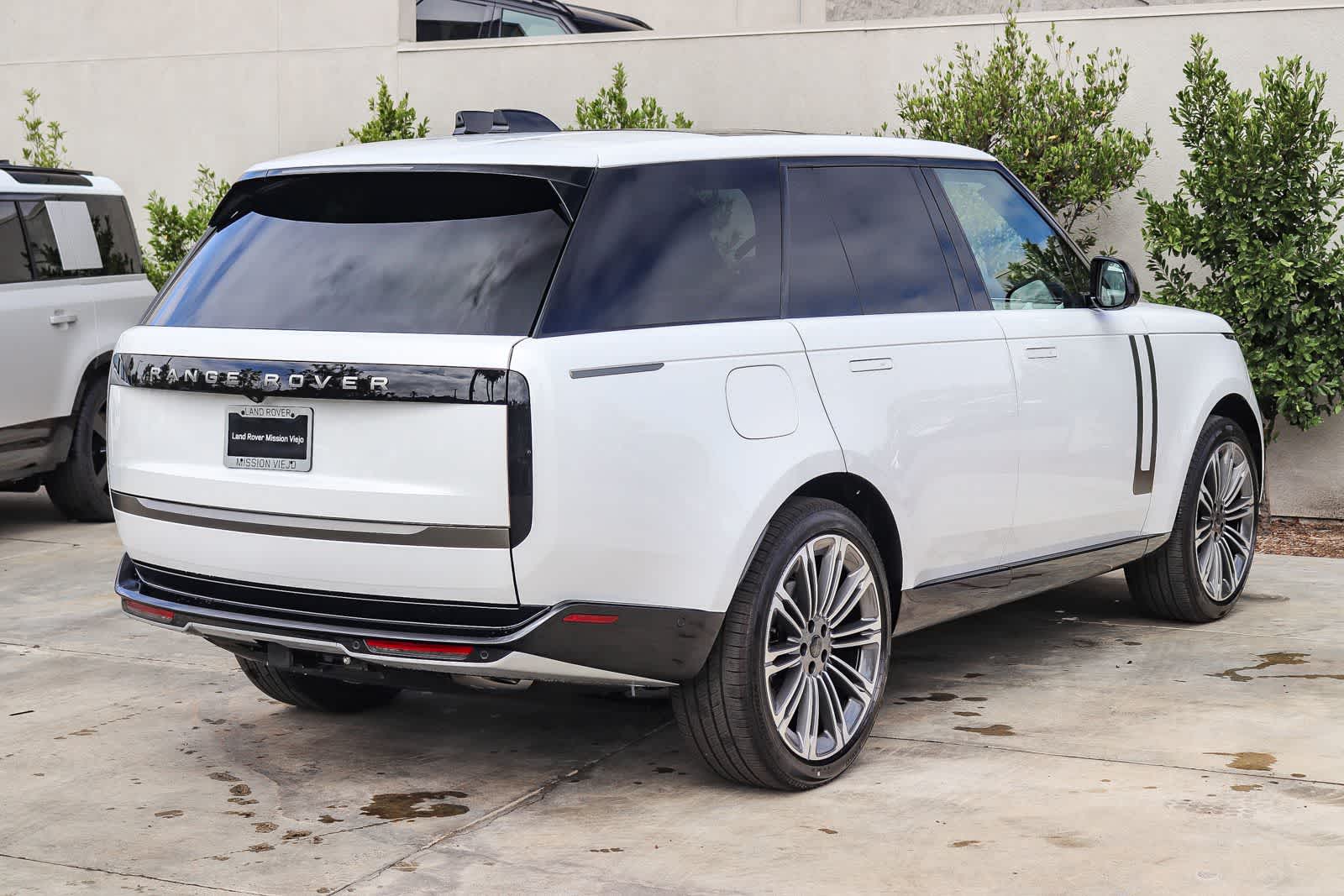 Thumbnail: 2026 Land Rover Range Rover - 6