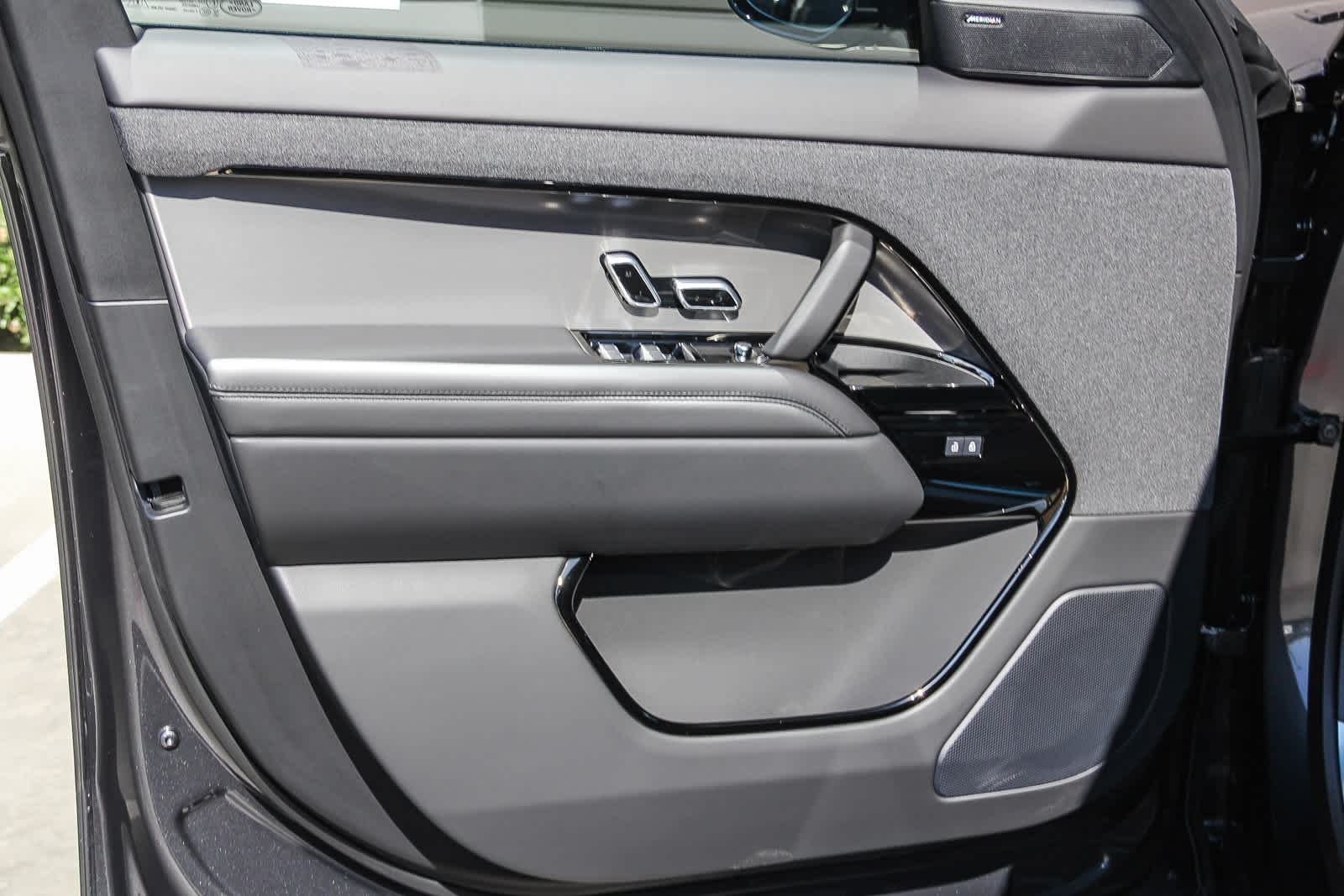 Thumbnail: 2025 Land Rover Range Rover Sport - 17